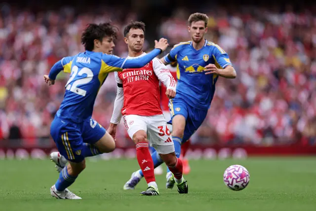 Zubimendi plays a pass under pressure