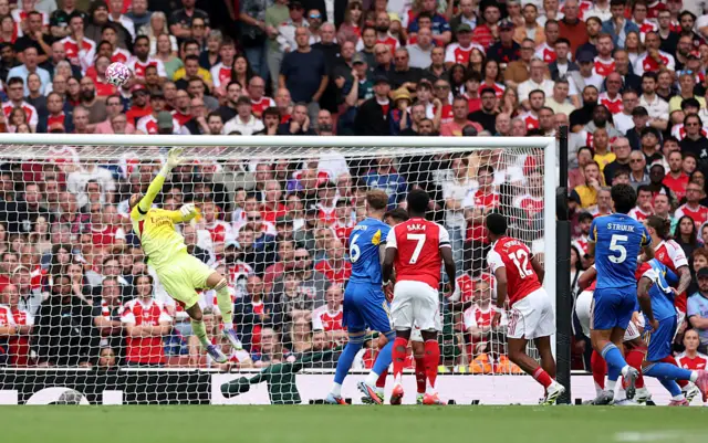 Raya palms Struijk's header over the bar