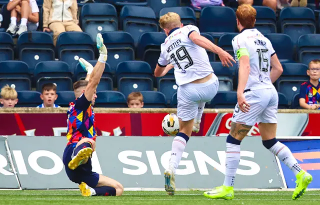Westley chips over Stryjek