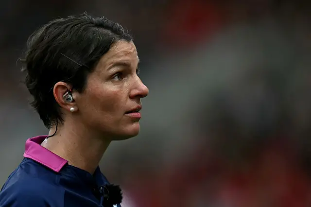 referee