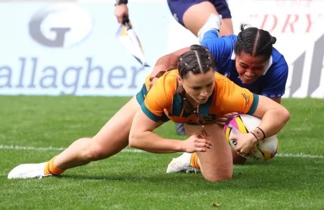 Desiree Miller scoring a try