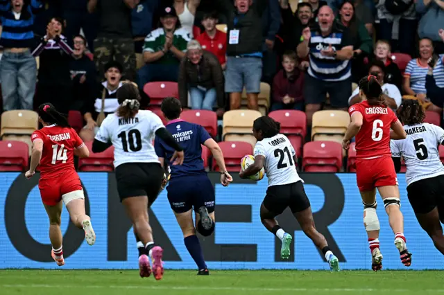 Kolora Lomani scoring a try