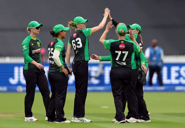 Lauren Bell of Southern Brave celebrates with teammates after taking the catch to dismiss Cordelia Griffith of London Spirit during the The Hundred match between London Spirit Women and Southern Brave Women at Lord's Cricket Ground on August 23, 2025 in London, England.