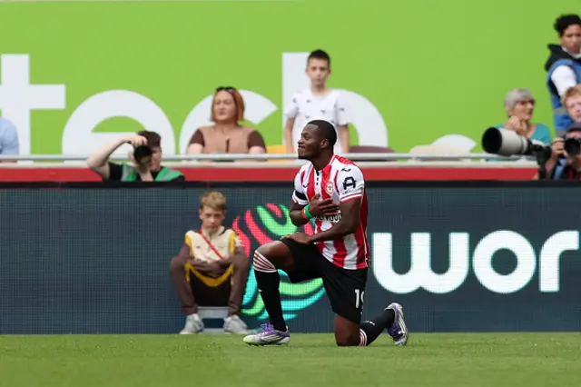 Dango Ouattara of Brentford celebrates