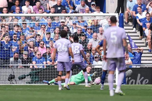 Jordan Pickford of Everton saves a penalty from Danny Welbeck