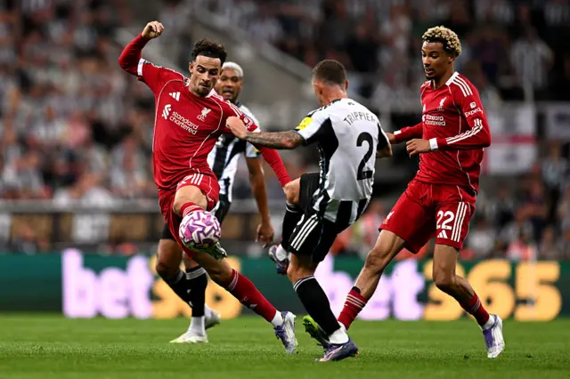 Curtis Jones of Liverpool controls the ball whilst under pressure from Kieran Trippier of Newcastle United during the Premier League match between Newcastle United and Liverpool at St James' Park
