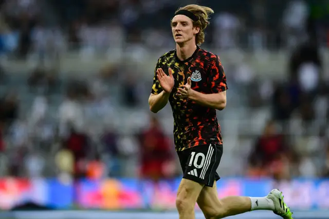 Anthony Gordon of Newcastle United (10) warms up during the Premier League match between Newcastle United and Liverpool at St James' Park on August 25, 2025 in Newcastle upon Tyne, England.