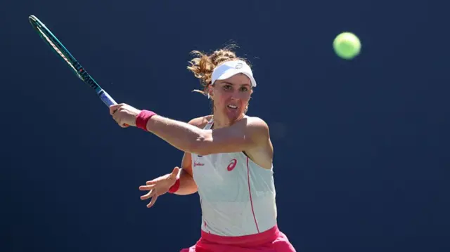 Beatriz Haddad Maia plays a forehand