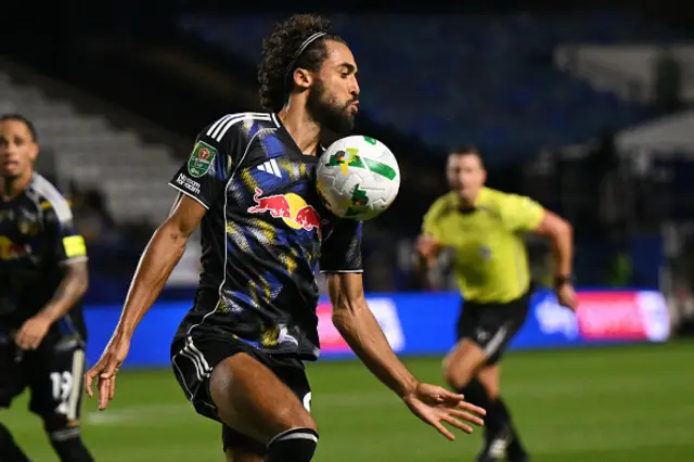 Dominic Calvert-Lewin controls the ball