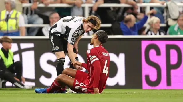 Anthony Gordon and Virgil van Dijk
