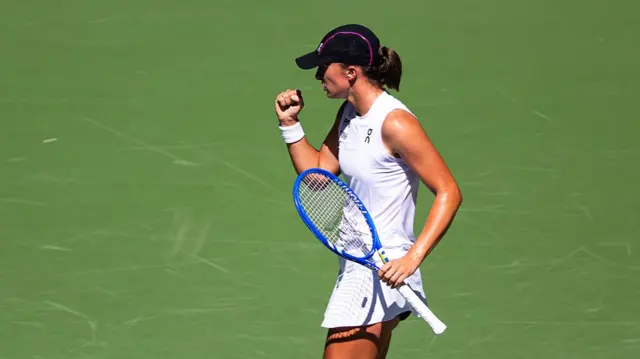 Iga Swiatek clenches her fist in celebration
