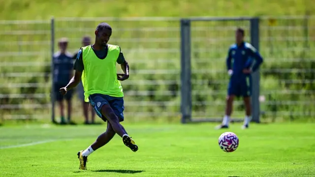 Alexander Isak in training