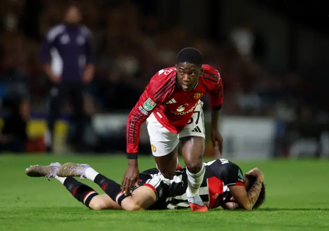 Mainoo in action v Grimsby Town.