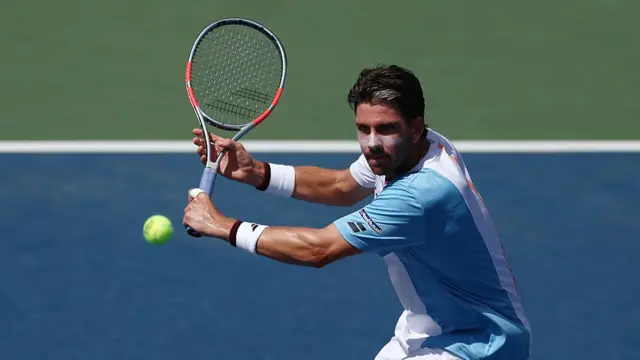 Cameron Norrie plays a backhand