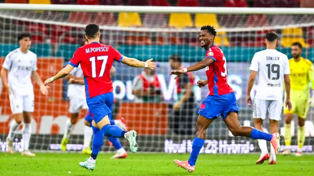 FCSB players celebrating