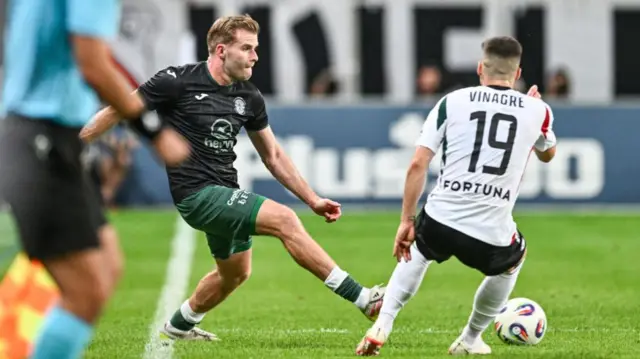 Chris Cadden playing for Hibernian against Legia Warsaw