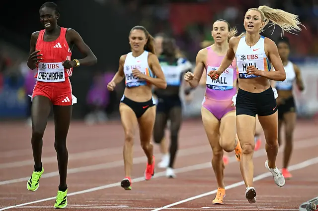 Nelly Chepchirchir pips Jessica Hull to the finish line