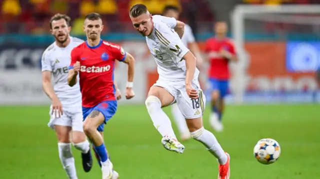 Ante Palaversa plays a pass for Aberdeen