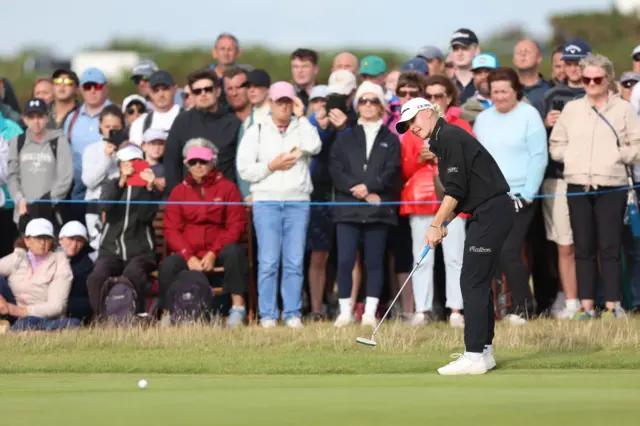 Charley Hull putts