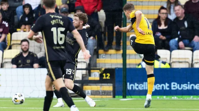 Lewis Smith scores for Livingston