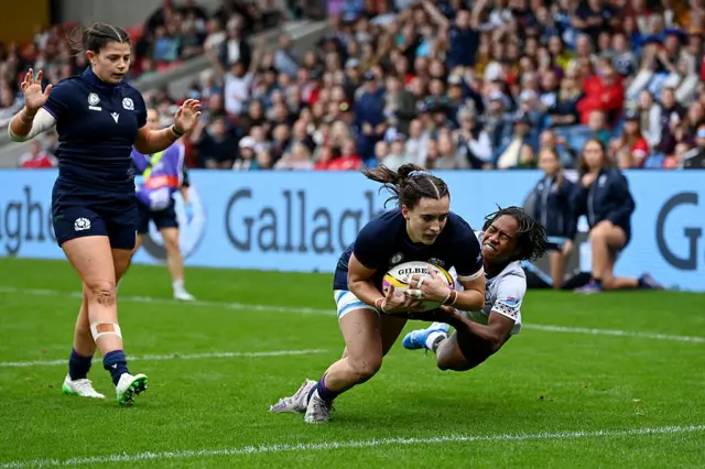 Fran McGhie scores