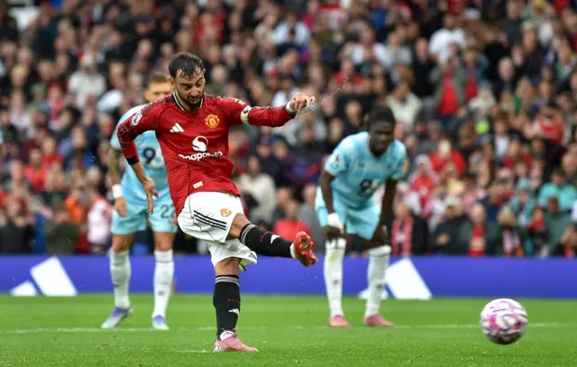 Manchester United's Bruno Fernandes scores