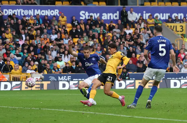 Rodrigo Gomes of Wolverhampton Wanderers scores his team's second goal whilst under pressure from Vitaliy Mykolenko of Everton during the Premier League match between Wolverhampton Wanderers and Everton at Molineux on August 30, 2025 in Wolverhampton, England.