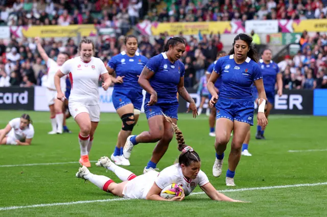 Jess Breach scoring a try