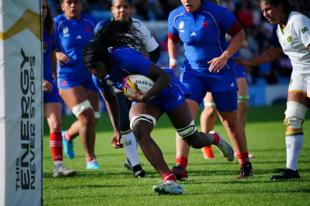 Okemba scores a try