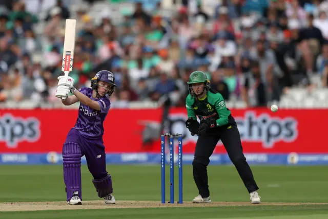 Nicola Carey of Northern Superchargers bats