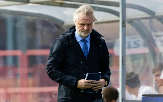 Dundee head coach Steven Pressley