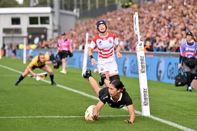 Braxton Sorensen-McGee scoring a try