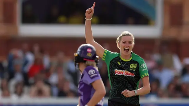 Lauren Bell appeals unsuccessfully for the wicket of Annabel Sutherland