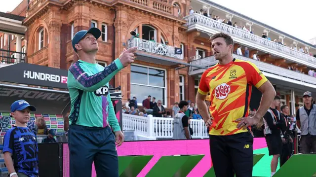 Sam Billings of Oval Invincibles tosses the coin alongside David Willey of Trent Rockets