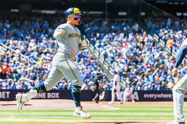 Milwaukee Brewers catcher William Contreras (24) circles the bases after hitting a 2-run home run