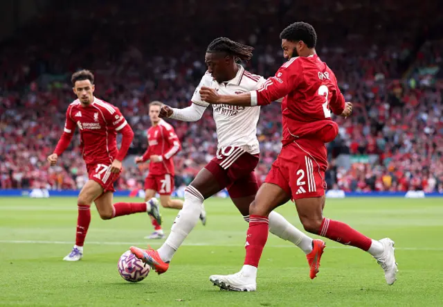 Eberechi Eze of Arsenal runs with the ball