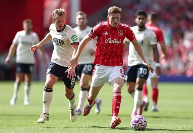 Elliot Anderson of Nottingham Forest holds off James Ward-Prowse