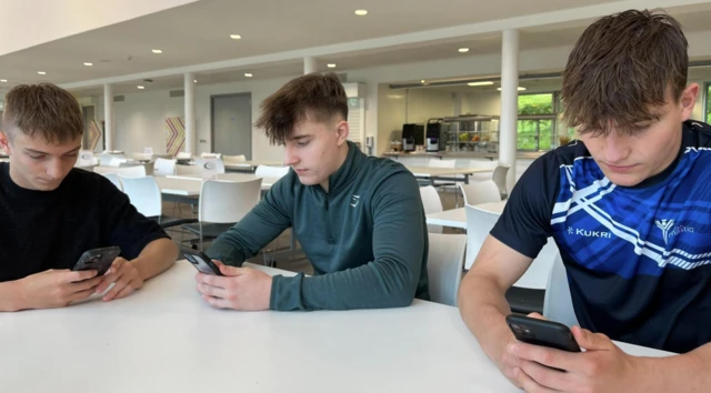 pupils receiving text messages