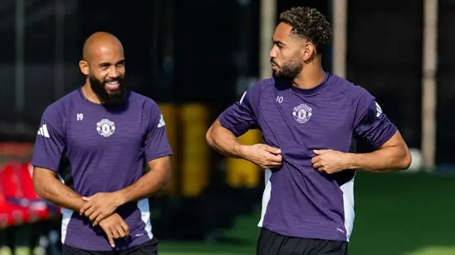 Bryan Mbeumo, Matheus Cunha of Manchester United