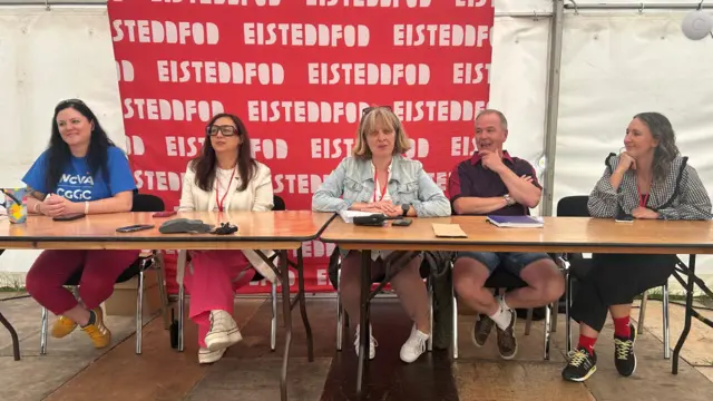 y gynhadledd i'r wasg ar faes yr Eisteddfod
