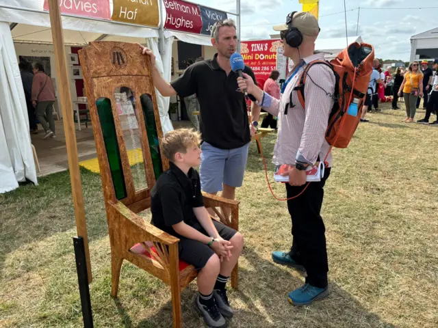Aled Hughes yn sgwrsio â Gafyn Owen
