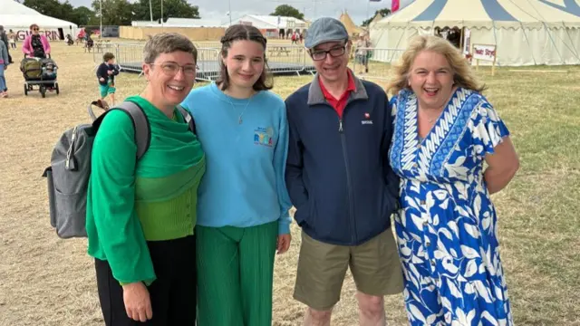 Helena, Caoimhe, Sion a Tegwen