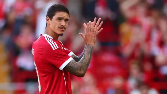 Darwin Nunez applauds Liverpool fans