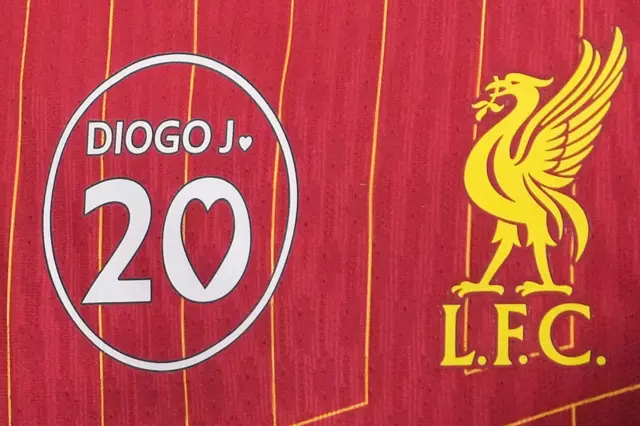Diogo J 20 emblem next to LFC badge