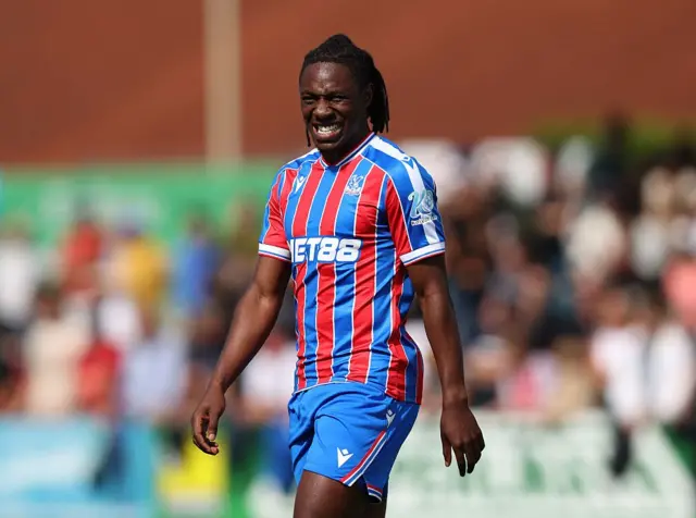 Eberechi Eze in a Crystal Palace kit