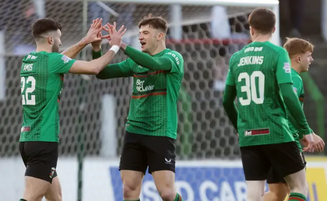 Glentoran celebate scoring