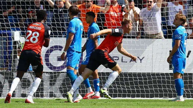Mads Andersen scoring a goal