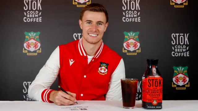 Ben Sheaf signs his Wrexham contract