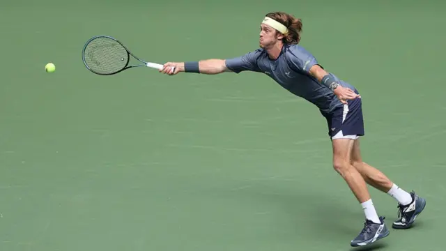 Andrey Rublev returns vs Felix Auger-Aliassime at the us Open