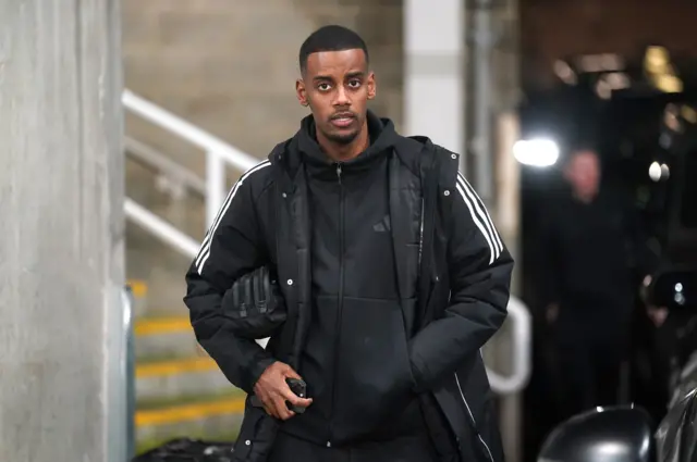 Isak arrives at St James' Park